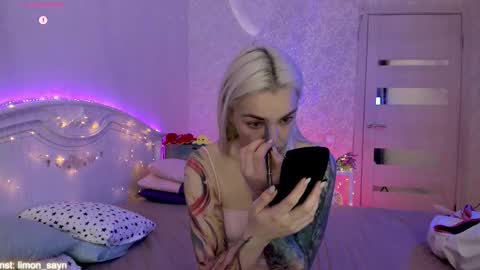 LilliMoore online show from 5, 10, 2025