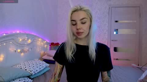 LilliMoore online show from 6, 10, 2025