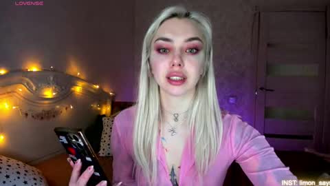 LilliMoore online show from 12, 4, 2026