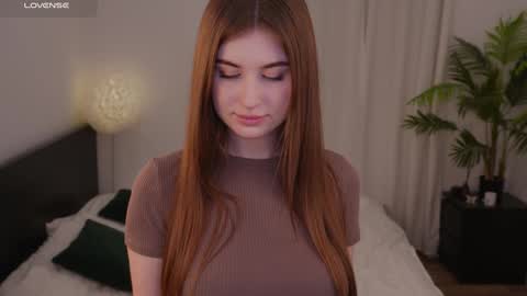 Lilly Colins online show from 4, 1, 2025