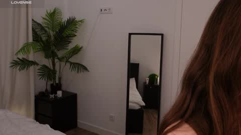 Lilly Colins online show from 5, 1, 2025