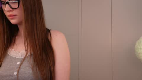 Lilly Colins online show from 31, 1, 2025