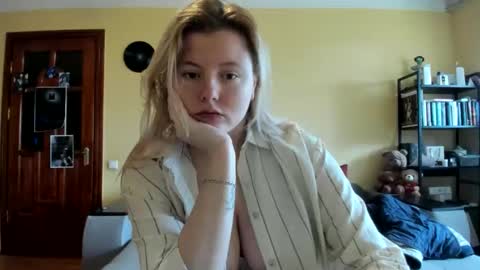 Lilly Depp online show from 11, 4, 2026