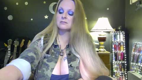 Snapshot of lillyth chatting on 17, 12, 2024 Lillyth Eden online show from 17, 12, 2024