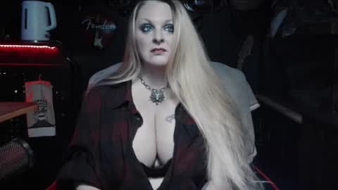 Snapshot of lillyth chatting on 2, 12, 2025 Lillyth Eden online show from 2, 12, 2025