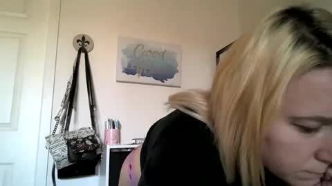 Snapshot of lilmichelle4200 chatting on 18, 12, 2025 lilmichelle4200 online show from 18, 12, 2025