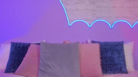 Lilou online show from 7, 10, 2025