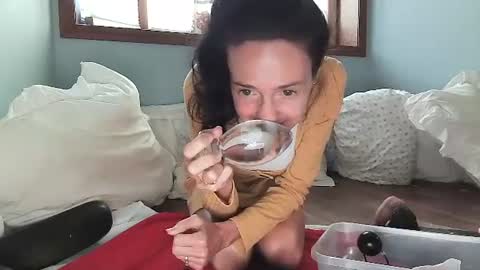 Lilrosiedoll online show from 8, 10, 2025