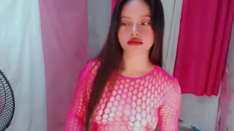 Snapshot of lilsweet_marie chatting on 11, 11, 2025 Lilsweet marie online show from 11, 11, 2025