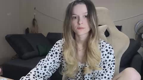 Snapshot of lily_and_jake chatting on 1, 12, 2025 lily_and_jake online show from 1, 12, 2025