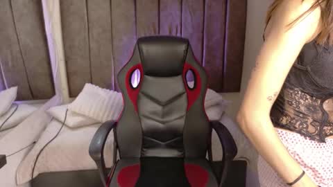 Snapshot of lily_beet chatting on 10, 11, 2025 Lily online show from 10, 11, 2025