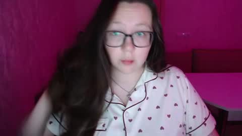 Lily Chays online show from 30, 7, 2026