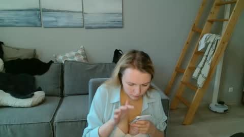 Lily dollyx online show from 28, 11, 2025