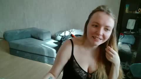 Lily dollyx online show from 17, 4, 2026