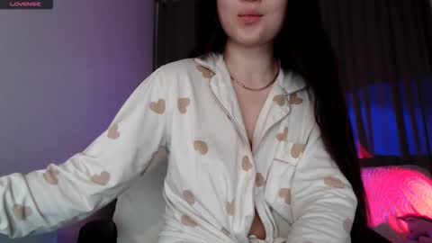 Lily Litle online show from 5, 11, 2025