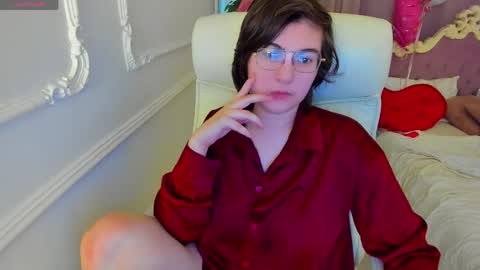 Lily online show from 19, 4, 2026