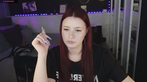 Snapshot of lily_moonlight chatting on 12, 11, 2025 Lily online show from 12, 11, 2025