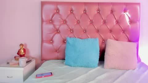 lily_rose0 online show from 8, 4, 2026