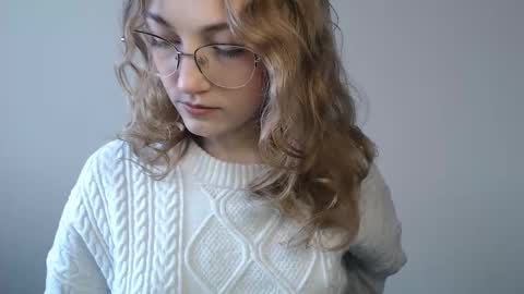 small lily online show from 26, 2, 2026