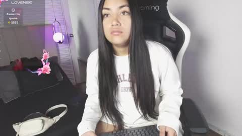 lily_waist online show from 8, 11, 2025