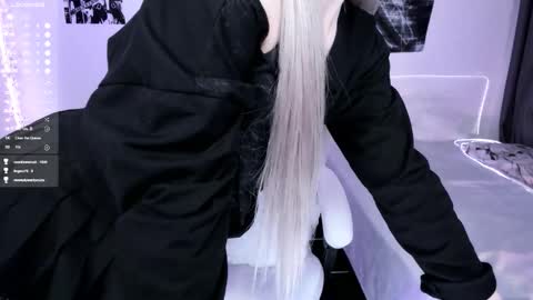 Snapshot of lily_weep chatting on 14, 12, 2025 Lily online show from 14, 12, 2025