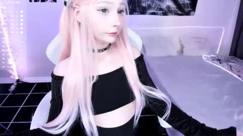 Snapshot of lily_weep chatting on 17, 12, 2025 Lily online show from 17, 12, 2025