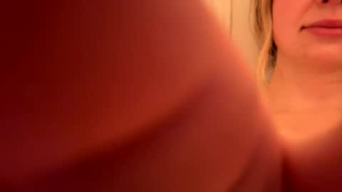 Snapshot of lilymae98 chatting on 18, 12, 2024 LilyMae online show from 18, 12, 2024