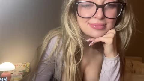 Snapshot of lilymae98 chatting on 11, 1, 2025 LilyMae online show from 11, 1, 2025