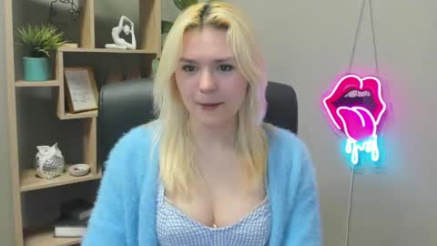 Snapshot of lilysweetxo chatting on 16, 4, 2026 Lily online show from 16, 4, 2026