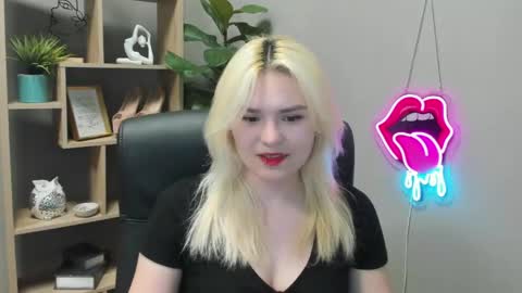 Snapshot of lilysweetxo chatting on 20, 4, 2026 Lily online show from 20, 4, 2026