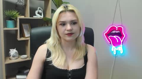 Snapshot of lilysweetxo chatting on 22, 4, 2026 Lily online show from 22, 4, 2026