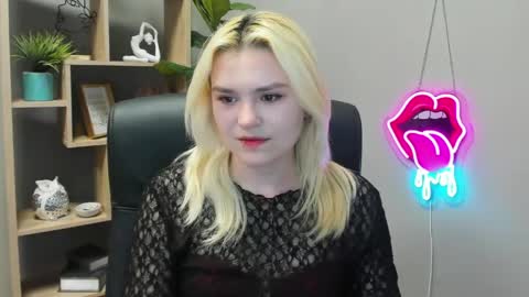 Snapshot of lilysweetxo chatting on 23, 4, 2026 Lily online show from 23, 4, 2026