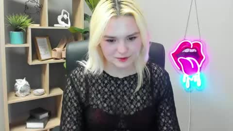 Snapshot of lilysweetxo chatting on 23, 4, 2026 Lily online show from 23, 4, 2026