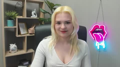 Snapshot of lilysweetxo chatting on 29, 4, 2026 Lily online show from 29, 4, 2026