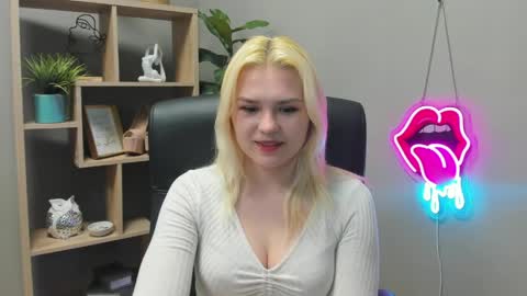 Snapshot of lilysweetxo chatting on 6, 5, 2026 Lily online show from 6, 5, 2026
