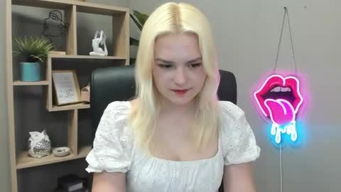 Snapshot of lilysweetxo chatting on 13, 5, 2026 Lily online show from 13, 5, 2026