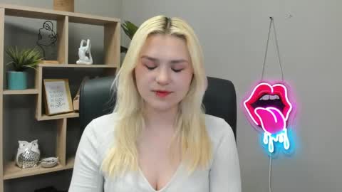 Snapshot of lilysweetxo chatting on 3, 6, 2026 Lily online show from 3, 6, 2026