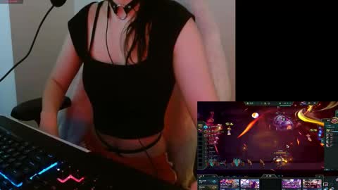 Lily Rone online show from 10, 10, 2025