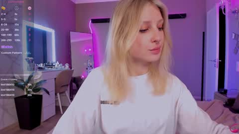 Snapshot of lilyvibe chatting on 8, 2, 2025 Lily online show from 8, 2, 2025
