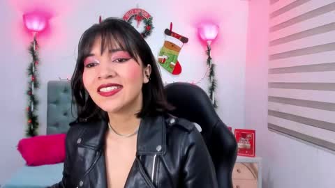 Snapshot of lina_bedoya chatting on 12, 12, 2024 Lina Bedoya online show from 12, 12, 2024