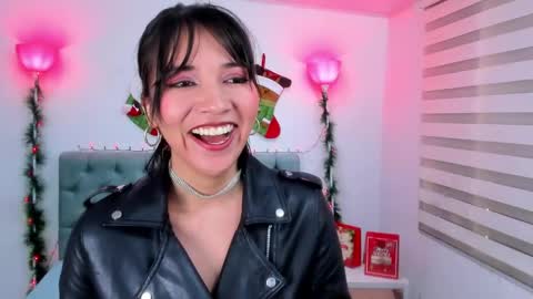 Snapshot of lina_bedoya chatting on 12, 12, 2024 Lina Bedoya online show from 12, 12, 2024