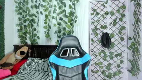 Snapshot of lina_paola chatting on 16, 12, 2025 paola online show from 16, 12, 2025