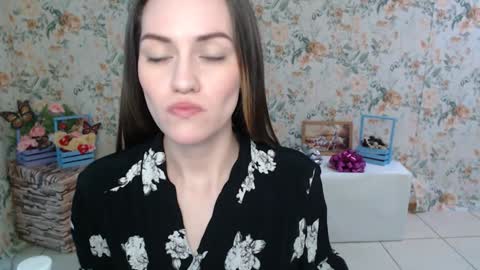 Lina online show from 4, 2, 2025