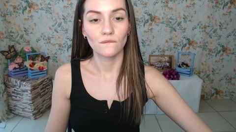 Lina online show from 4, 2, 2025