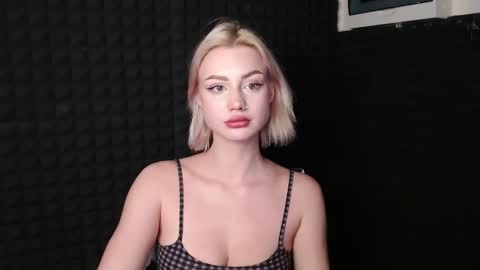 Snapshot of linacute52 chatting on 10, 11, 2025 linacute52 online show from 10, 11, 2025