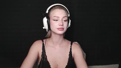 Snapshot of linacute52 chatting on 13, 11, 2025 linacute52 online show from 13, 11, 2025