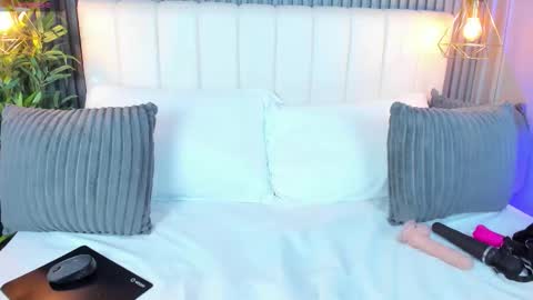 LinaGlam online show from 8, 11, 2025