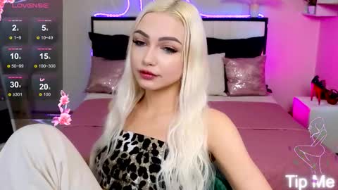 Snapshot of linalirian chatting on 23, 9, 2025 I am Lina online show from 23, 9, 2025