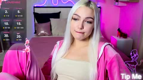 Snapshot of linalirian chatting on 11, 10, 2025 I am Lina online show from 11, 10, 2025