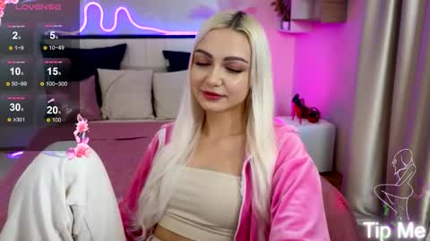 Snapshot of linalirian chatting on 18, 10, 2025 I am Lina online show from 18, 10, 2025